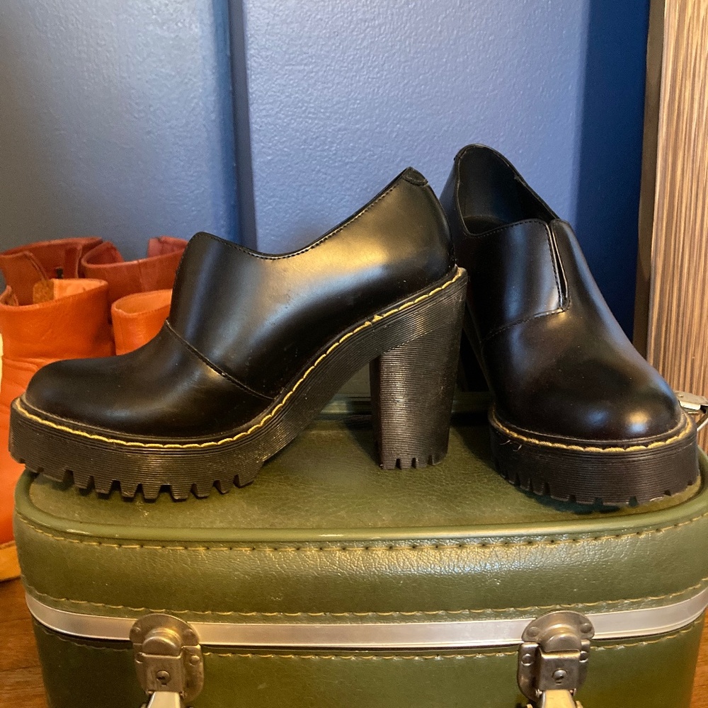 Dr. Martens, ankle boot heel size 5